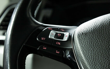 Volkswagen Multivan T6 рестайлинг, 2016 год, 3 700 000 рублей, 20 фотография