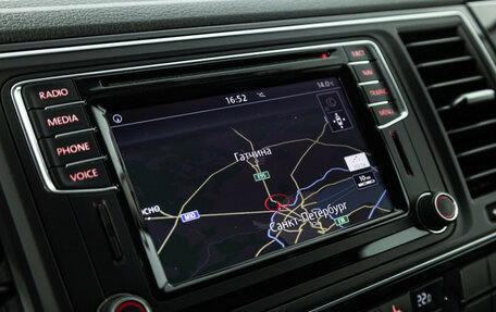 Volkswagen Multivan T6 рестайлинг, 2016 год, 3 700 000 рублей, 18 фотография