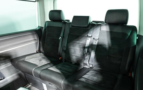 Volkswagen Multivan T6 рестайлинг, 2016 год, 3 700 000 рублей, 16 фотография