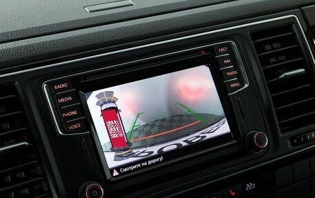 Volkswagen Multivan T6 рестайлинг, 2016 год, 3 700 000 рублей, 17 фотография