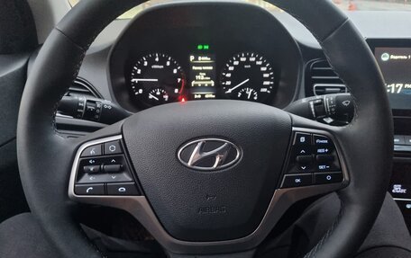 Hyundai Solaris II рестайлинг, 2022 год, 2 200 000 рублей, 10 фотография