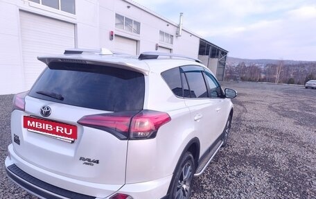 Toyota RAV4, 2018 год, 2 400 000 рублей, 5 фотография