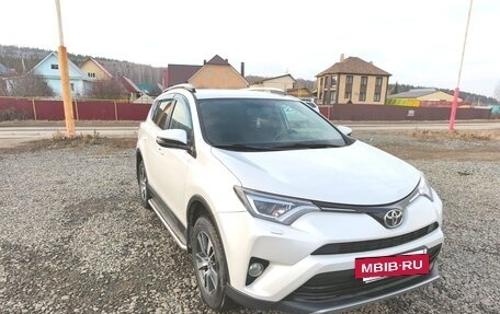 Toyota RAV4, 2018 год, 2 400 000 рублей, 7 фотография