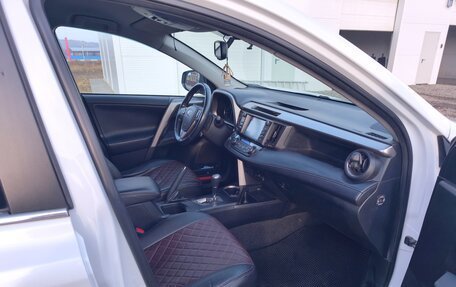 Toyota RAV4, 2018 год, 2 400 000 рублей, 10 фотография