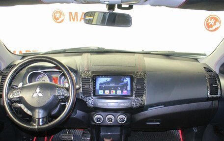 Mitsubishi Outlander III рестайлинг 3, 2008 год, 800 000 рублей, 16 фотография