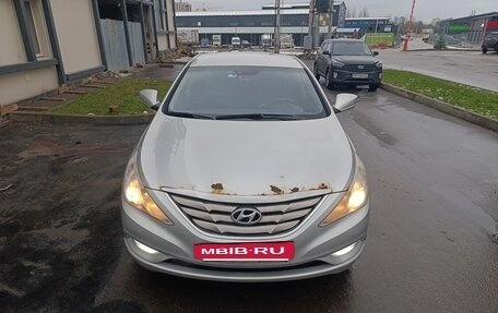 Hyundai Sonata VI, 2011 год, 700 000 рублей, 18 фотография