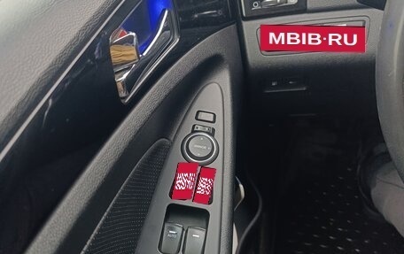 Hyundai Sonata VI, 2011 год, 700 000 рублей, 21 фотография