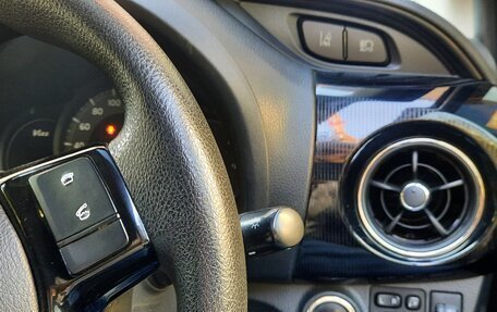 Toyota Vitz, 2018 год, 960 000 рублей, 8 фотография