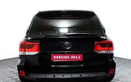 Toyota Land Cruiser 200, 2018 год, 7 490 000 рублей, 6 фотография