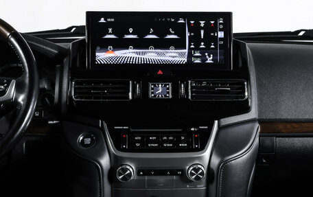 Toyota Land Cruiser 200, 2018 год, 7 490 000 рублей, 14 фотография