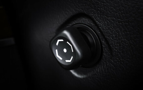 Toyota Land Cruiser 200, 2018 год, 7 490 000 рублей, 31 фотография