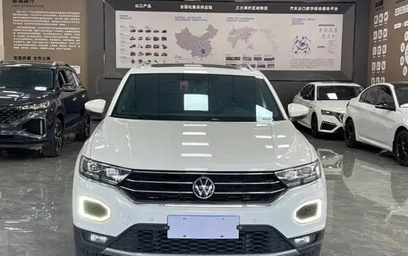 Volkswagen T-Roc I, 2022 год, 1 591 111 рублей, 2 фотография