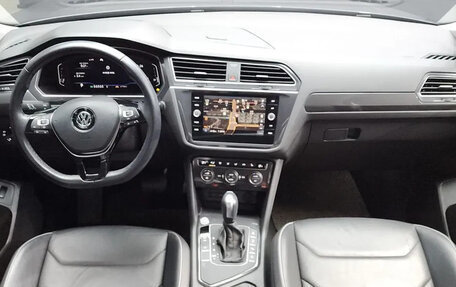 Volkswagen Tiguan II, 2022 год, 2 200 300 рублей, 3 фотография