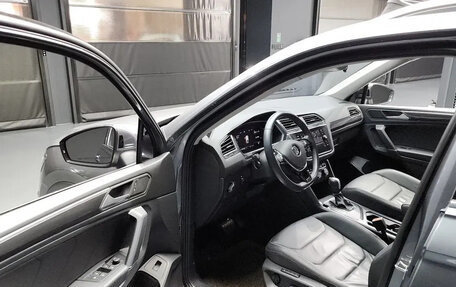 Volkswagen Tiguan II, 2022 год, 2 200 300 рублей, 4 фотография