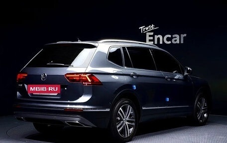 Volkswagen Tiguan II, 2022 год, 2 200 300 рублей, 2 фотография