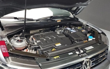 Volkswagen Tiguan II, 2022 год, 2 200 300 рублей, 9 фотография