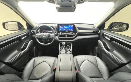 Toyota Highlander, 2022 год, 3 100 000 рублей, 4 фотография