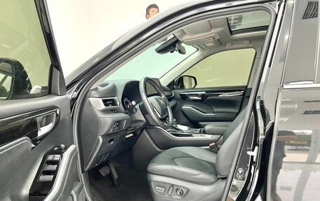 Toyota Highlander, 2022 год, 3 100 000 рублей, 5 фотография