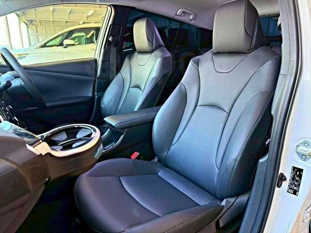 Toyota Prius IV XW50, 2022 год, 1 750 000 рублей, 5 фотография