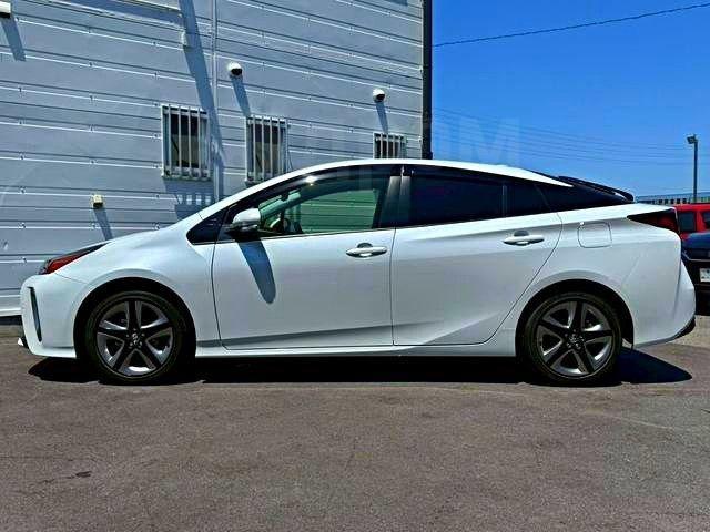 Toyota Prius IV XW50, 2022 год, 1 750 000 рублей, 9 фотография