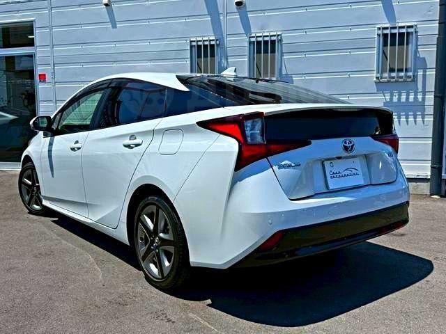 Toyota Prius IV XW50, 2022 год, 1 750 000 рублей, 8 фотография