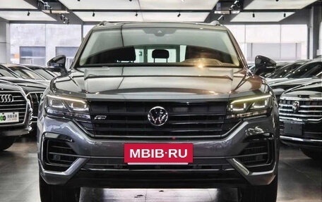 Volkswagen Touareg III, 2021 год, 4 700 000 рублей, 2 фотография