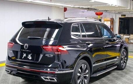 Volkswagen Tiguan II, 2022 год, 2 900 000 рублей, 4 фотография