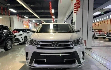 Toyota Highlander III, 2021 год, 3 000 000 рублей, 2 фотография