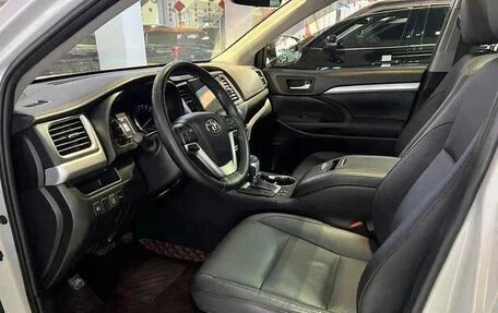 Toyota Highlander III, 2021 год, 3 000 000 рублей, 5 фотография