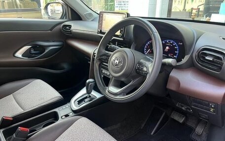 Toyota Yaris Cross, 2021 год, 1 670 000 рублей, 11 фотография