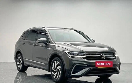 Volkswagen Tiguan II, 2022 год, 2 500 000 рублей, 3 фотография