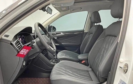 Volkswagen Tiguan II, 2022 год, 2 500 000 рублей, 5 фотография