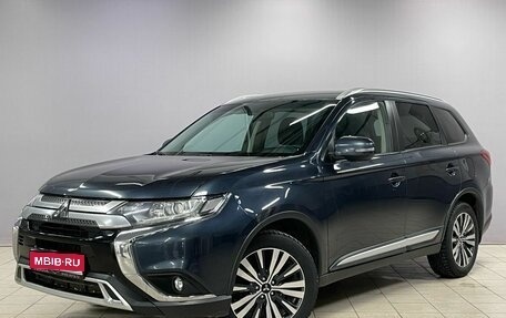 Mitsubishi Outlander III рестайлинг 3, 2018 год, 1 590 000 рублей, 1 фотография