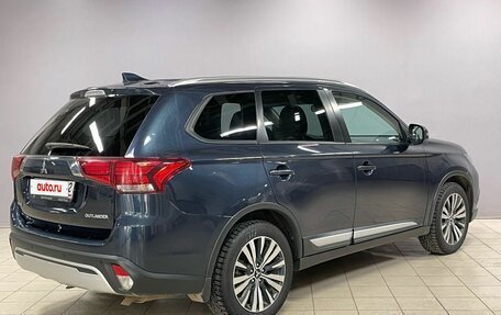 Mitsubishi Outlander III рестайлинг 3, 2018 год, 1 590 000 рублей, 7 фотография