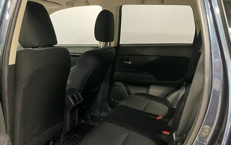 Mitsubishi Outlander III рестайлинг 3, 2018 год, 1 590 000 рублей, 12 фотография