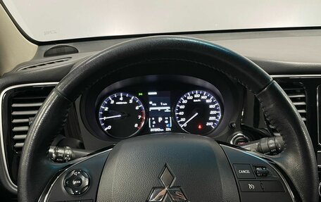 Mitsubishi Outlander III рестайлинг 3, 2018 год, 1 590 000 рублей, 14 фотография