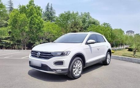 Volkswagen T-Roc I, 2022 год, 1 650 004 рублей, 2 фотография