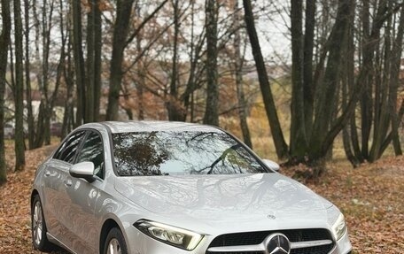 Mercedes-Benz A-Класс, 2019 год, 3 120 000 рублей, 1 фотография