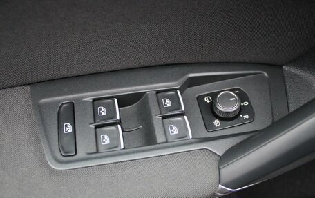 Volkswagen Tiguan II, 2018 год, 2 439 000 рублей, 17 фотография