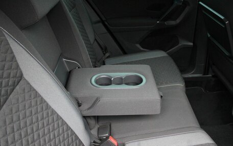 Volkswagen Tiguan II, 2018 год, 2 439 000 рублей, 28 фотография