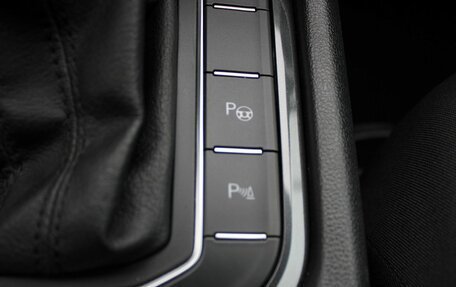 Volkswagen Tiguan II, 2018 год, 2 439 000 рублей, 27 фотография