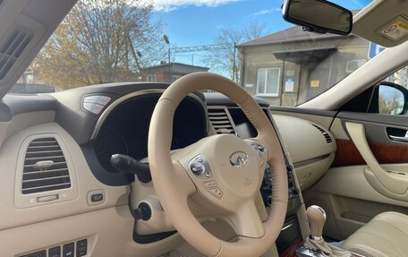 Infiniti QX70, 2015 год, 1 925 000 рублей, 16 фотография