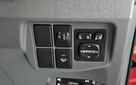 Toyota Prius, 2011 год, 1 075 000 рублей, 14 фотография