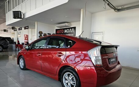 Toyota Prius, 2011 год, 1 075 000 рублей, 10 фотография