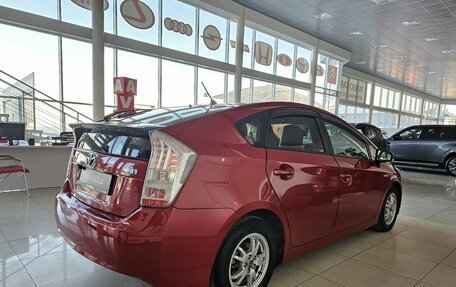 Toyota Prius, 2011 год, 1 075 000 рублей, 7 фотография