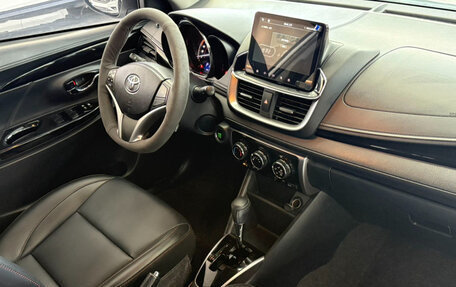 Toyota Yaris XP150 рестайлинг, 2022 год, 1 230 000 рублей, 10 фотография