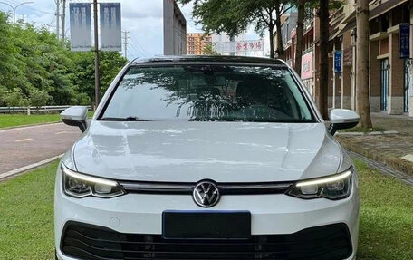 Volkswagen Golf VIII, 2021 год, 1 590 000 рублей, 2 фотография