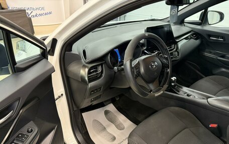 Toyota C-HR I рестайлинг, 2018 год, 2 399 900 рублей, 10 фотография