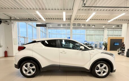 Toyota C-HR I рестайлинг, 2018 год, 2 399 900 рублей, 7 фотография