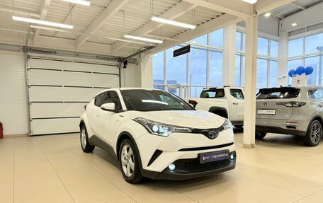Toyota C-HR I рестайлинг, 2018 год, 2 399 900 рублей, 8 фотография